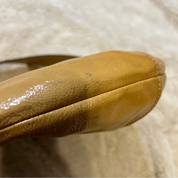 COACH | BEIGE PATENT LEATHER BAG | PLEATED BUCKLE STRAP | HOBO SHOULDER PURSE - Picture 12 of 15